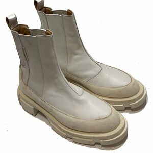 8 / Both chelsea white gao boots